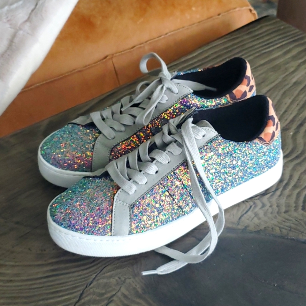 International Concepts giltered woman 👟